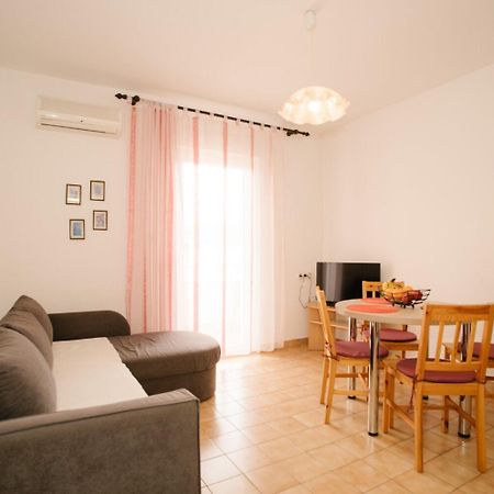 Apartments Petri - Close To The Sea Tisno Exterior foto